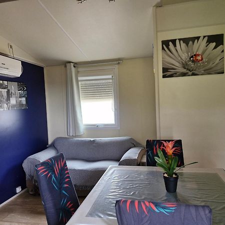 Charmant Mobil-Home Rocbaron Zewnętrze zdjęcie